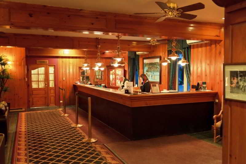 Hotel Le Chantecler Sainte-Adèle Buitenkant foto