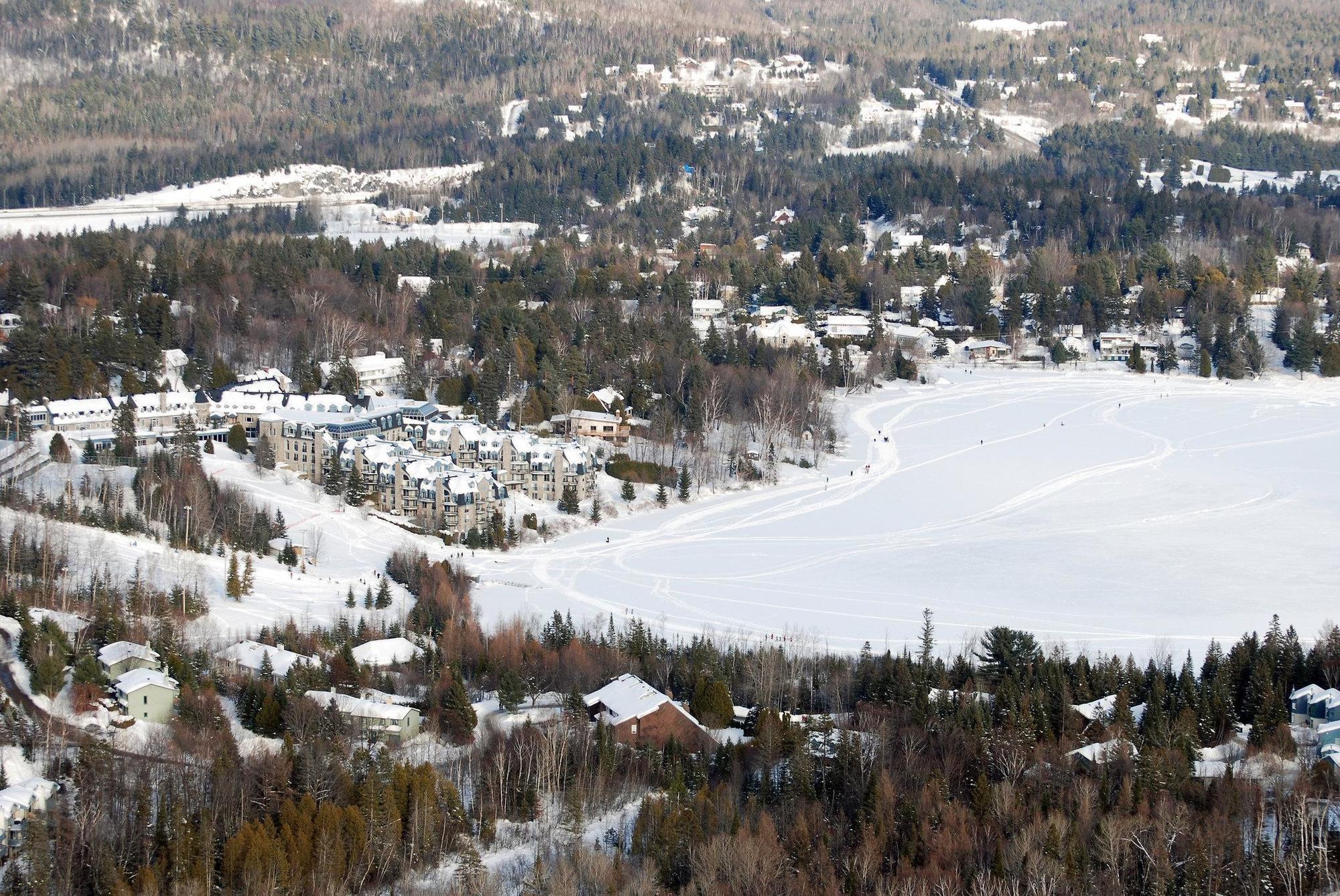 Hotel Le Chantecler Sainte-Adèle Buitenkant foto