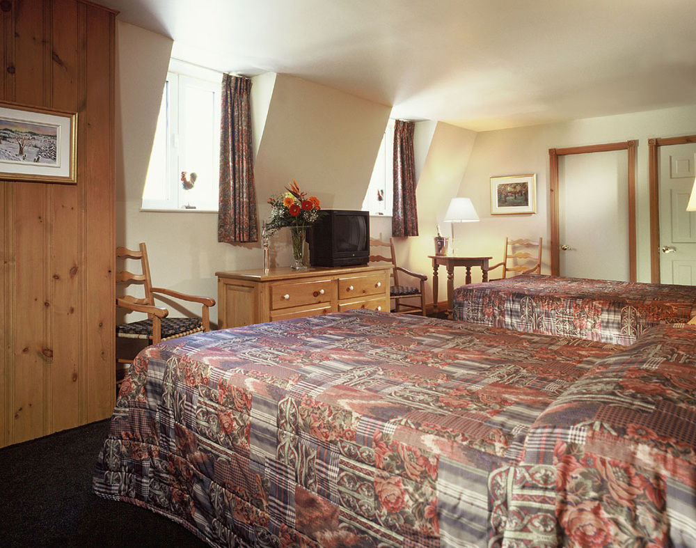 Hotel Le Chantecler Sainte-Adèle Buitenkant foto