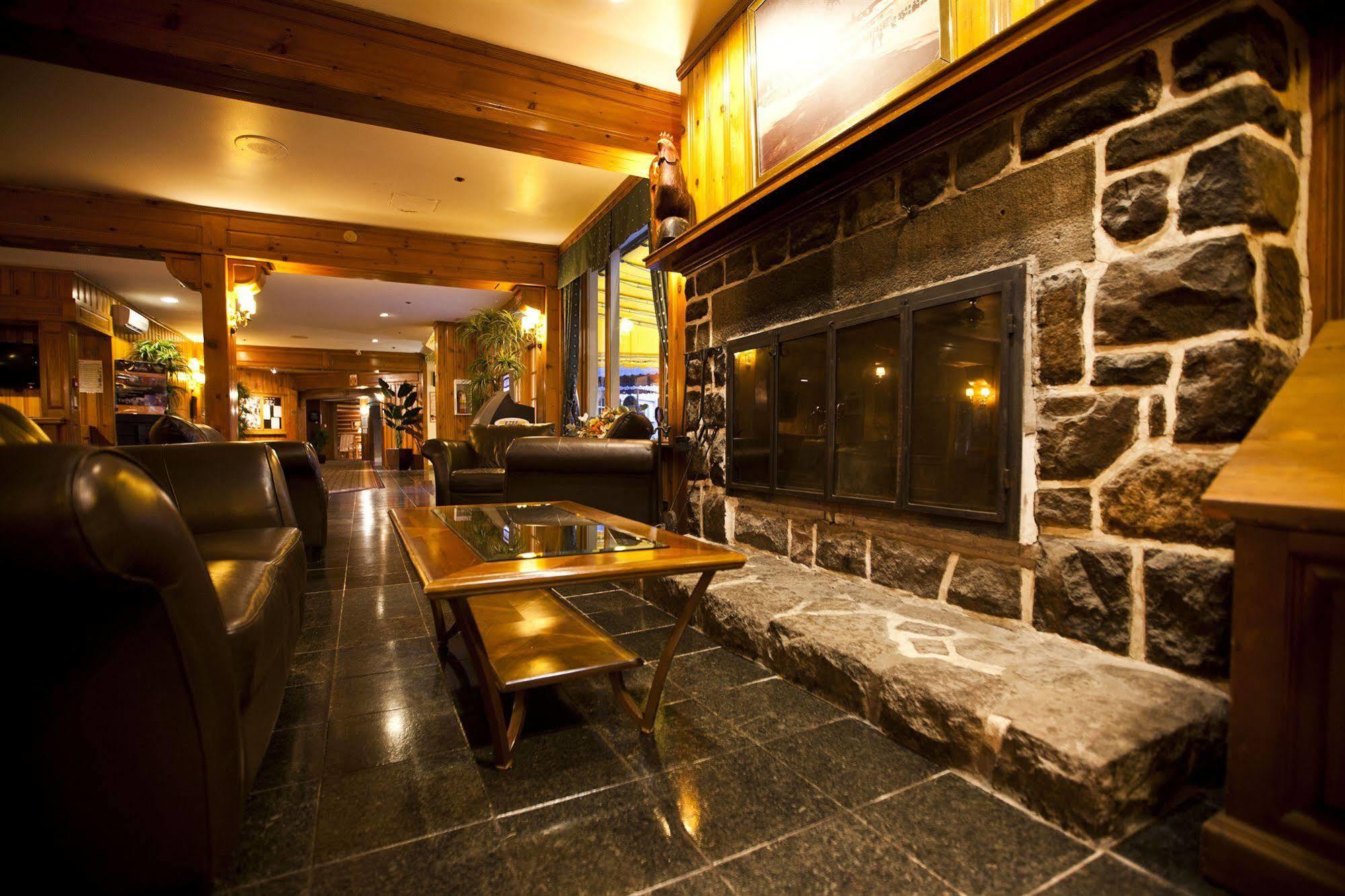 Hotel Le Chantecler Sainte-Adèle Buitenkant foto